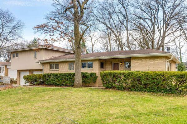 Lake Bluff house sold by probate real estate agent B. Vasilev